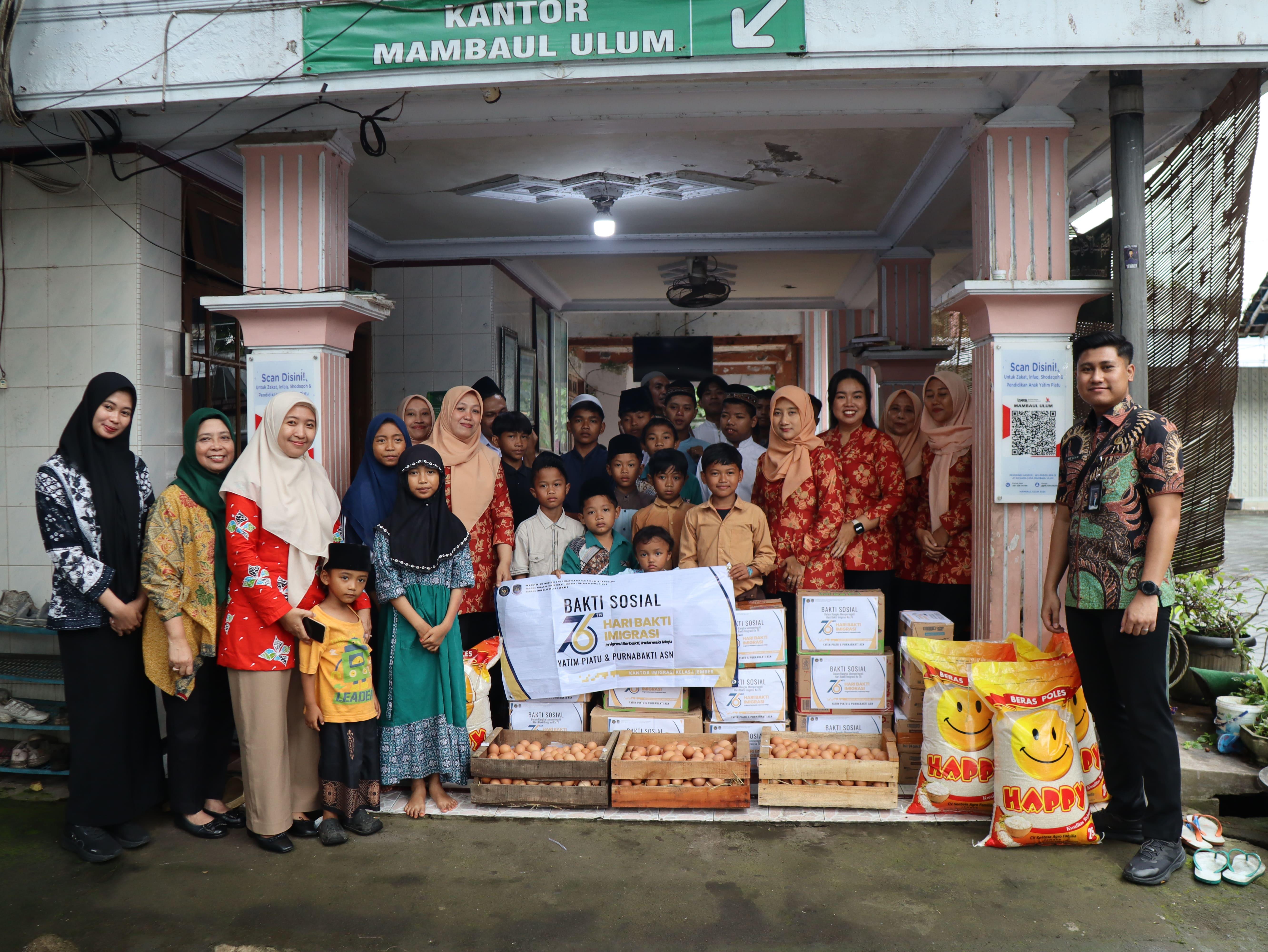 Kantor Imigrasi Kelas I TPI Jember bersama Ketua Dharma Wanita Persatuan (DWP) Imigrasi Jember Menyelenggarakan Kegiatan Bakti Sosial dalam Rangka Peringatan Hari Bhakti Imigrasi ke-76 bagi Anak Yatim Piatu di Panti Asuhan