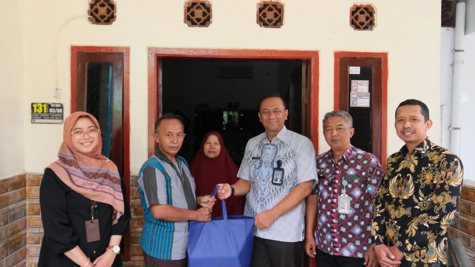 Peringati Hari Bhakti Imigrasi ke-76, Kantor Imigrasi Kelas I TPI Jember Laksanakan Bakti Sosial Kepada Purnabakti ASN