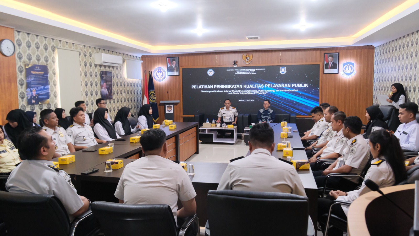 Kepala Kantor Bersama Jajaran Mengikuti Workshop Public Speaking